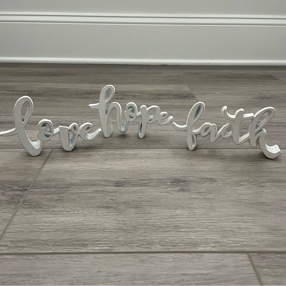 “Faith Hope Love” decorations